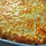 Hachis parmentier de bœuf gratiné sur un comptoir de cuisine