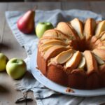 Gâteau pommes poires moelleux fait maison sur une table de cuisine familiale