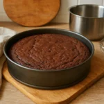 Photo d’un gâteau vegan au chocolat moelleux, fait maison, sans lait ni œuf, facile à préparer et parfait pour un dessert healthy ou sans gluten.
