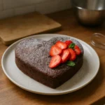 gâteau cœur chocolat et fraises, recette gateaux Saint Valentin faite maison dans une cuisine familiale