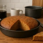 Gâteau au café moelleux et gourmand fait maison sur une table de cuisine