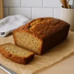 Gâteau petit déjeuner sans sucre ajouté fait maison dans une cuisine familiale