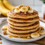 Pancakes banane moelleux faits maison servis au petit déjeuner