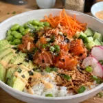 Poke bowl saumon avocat (riz vinaigré + sauce maison)