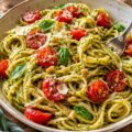 Pâtes au pesto et tomates cerises - Facile fait maison