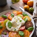 Salade de tomates multicolores burrata - Facile fait maison