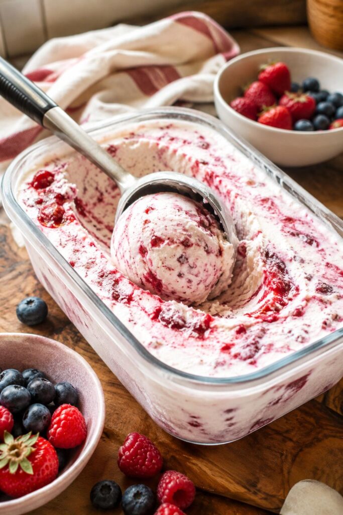 Glace au yaourt et fruits rouges - Facile fait maison
