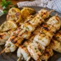 Brochettes de lotte au citron - Facile fait maison