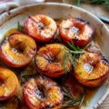Pêches rôties au miel et romarin - Facile fait maison