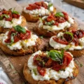 Crostinis burrata et tomates confites - Facile fait maison