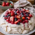 Pavlova aux fruits rouges - Facile fait maison