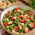 Salade de haricots verts, tomates et amandes - Facile fait maison