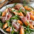 Salade de melon, jambon de Parme et roquette - Facile fait maison