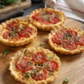 Tartelettes salées tomates-moutarde-herbes - Facile fait maison