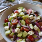 Salade grecque au concombre et feta - Facile fait maison
